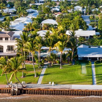 Exclusive waterfront real estate - houses on the bay in Fort Lauderdale